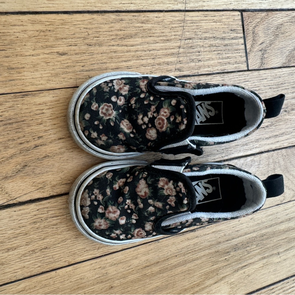 Toddler sz 6 floral Vans slip-ons.